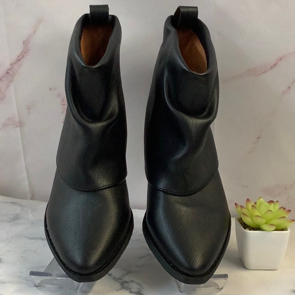 NWT Zodiac Women's Black Ankle Boots Size 6.5
